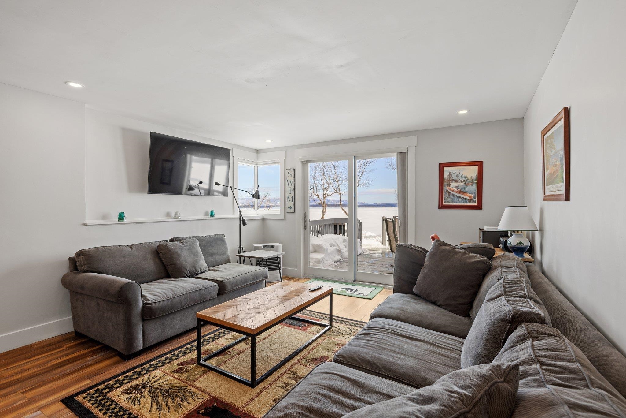 2696 Lake Shore Road Unit: 8