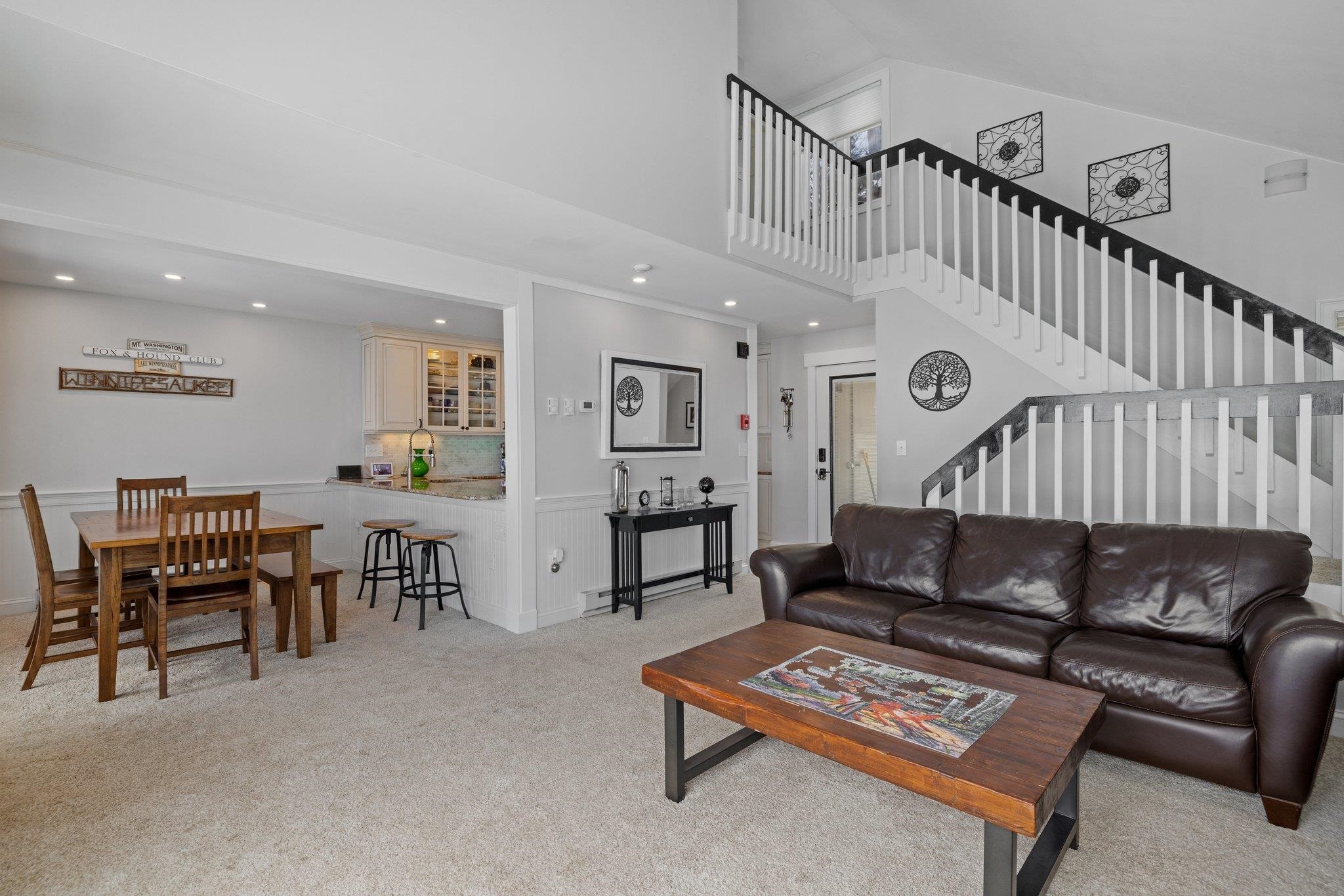 2696 Lake Shore Road Unit: 8