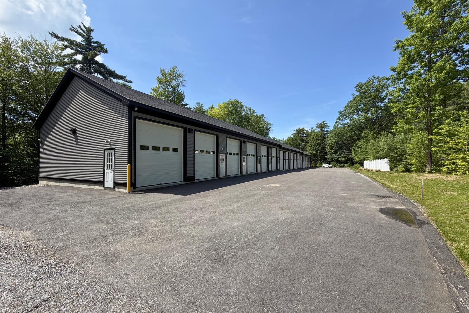 2685 Lake Shore Road Unit: 11