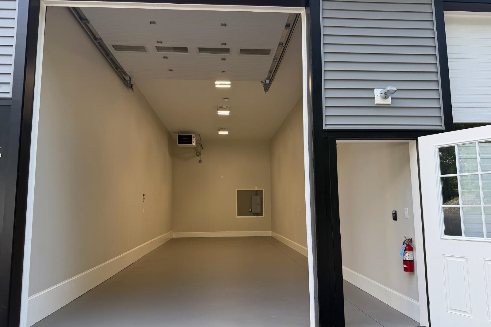 2685 Lake Shore Road Unit: 11