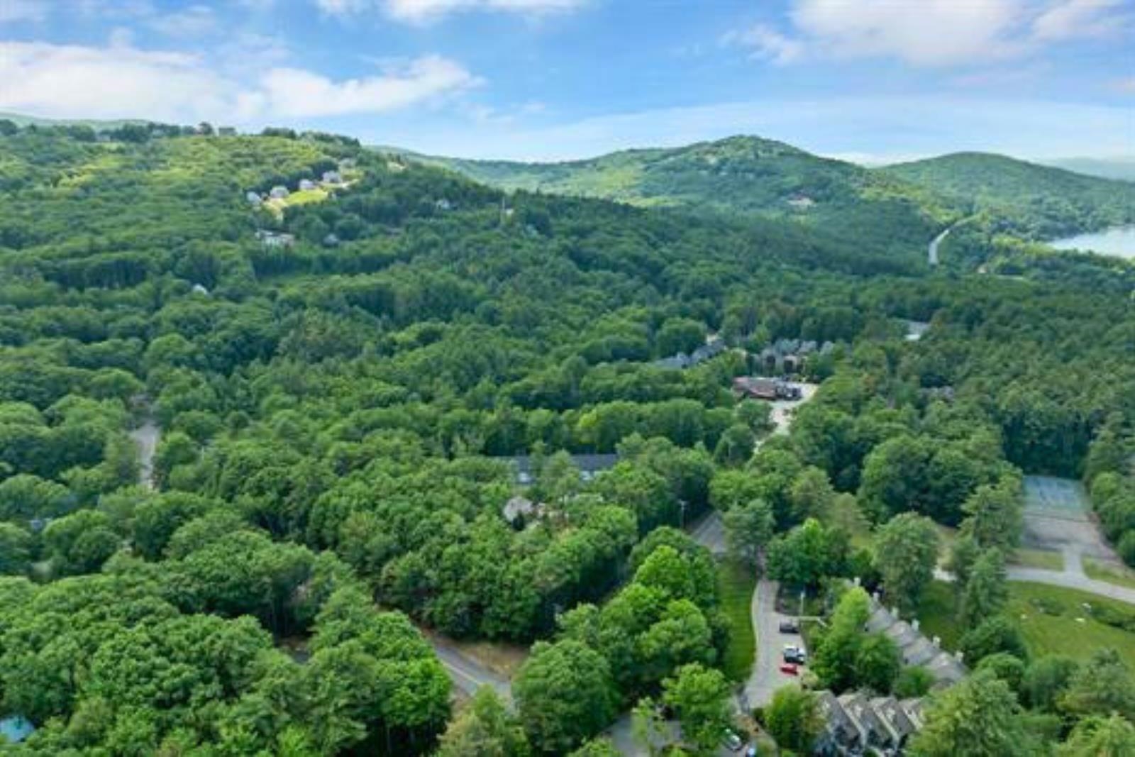 2685 Lake Shore Road Unit: 11