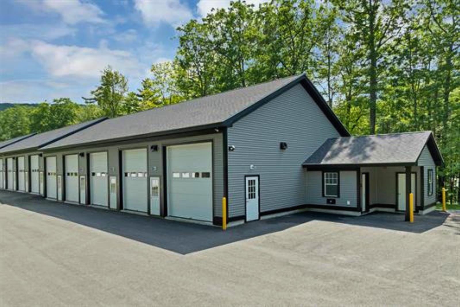 2685 Lake Shore Road Unit: 11