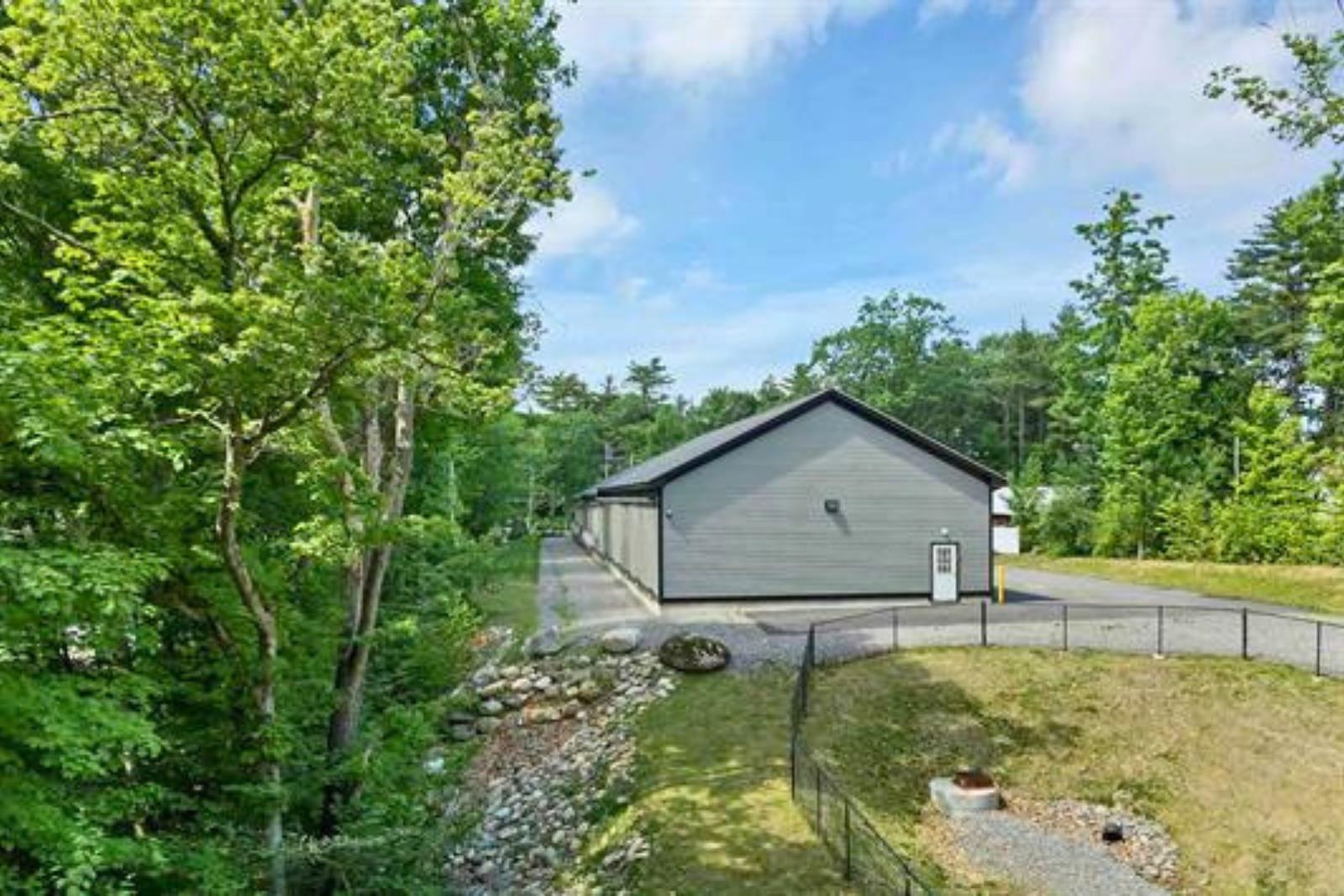 2685 Lake Shore Road Unit: 11