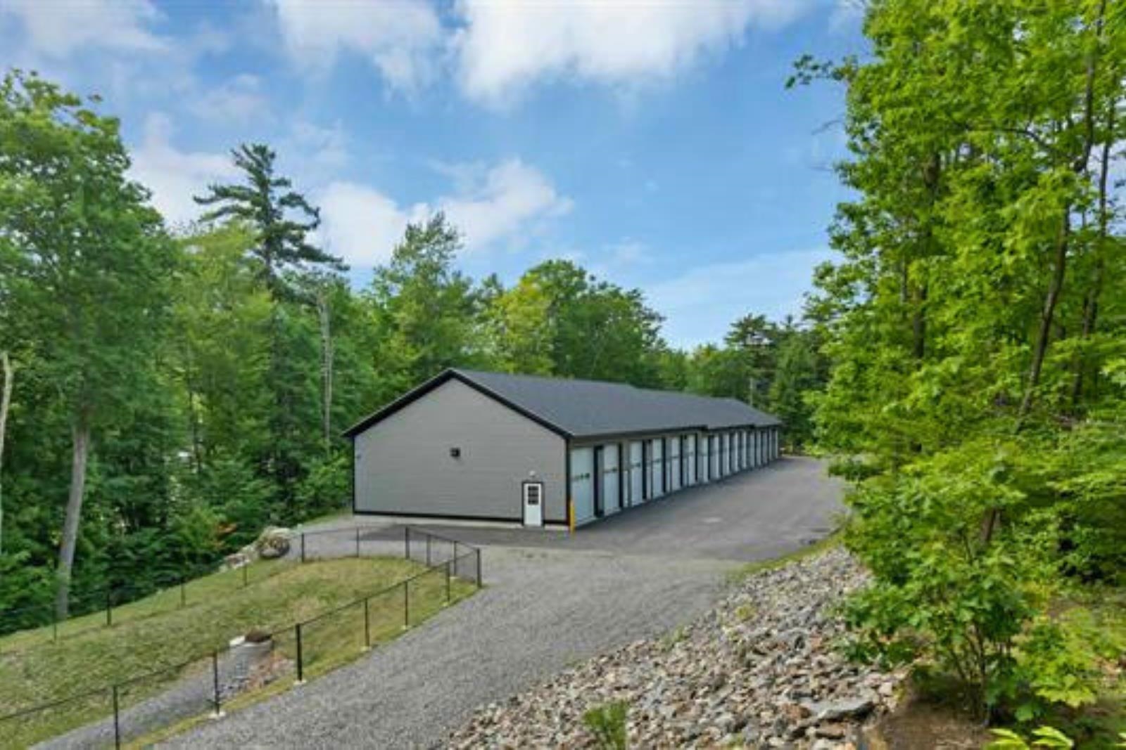 2685 Lake Shore Road Unit: 11