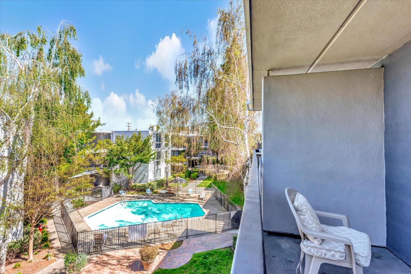 183 Del Medio AVE 304