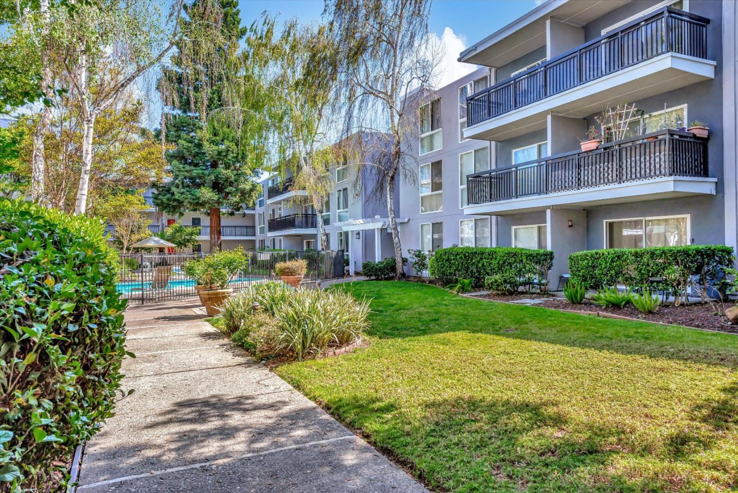 183 Del Medio AVE 304