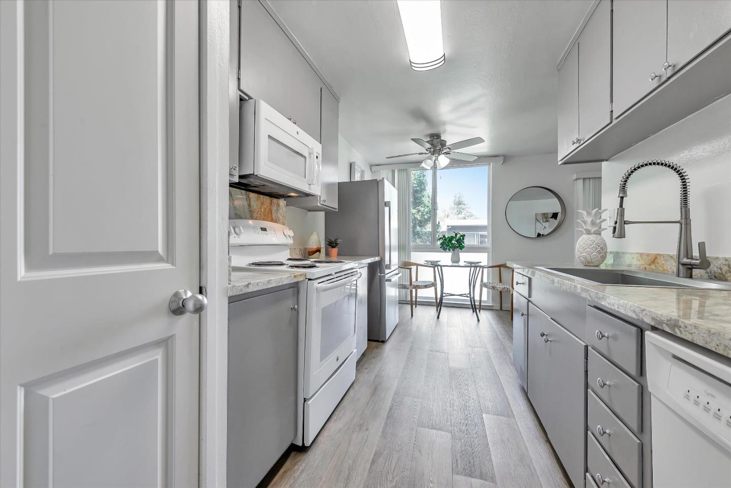 183 Del Medio AVE 304