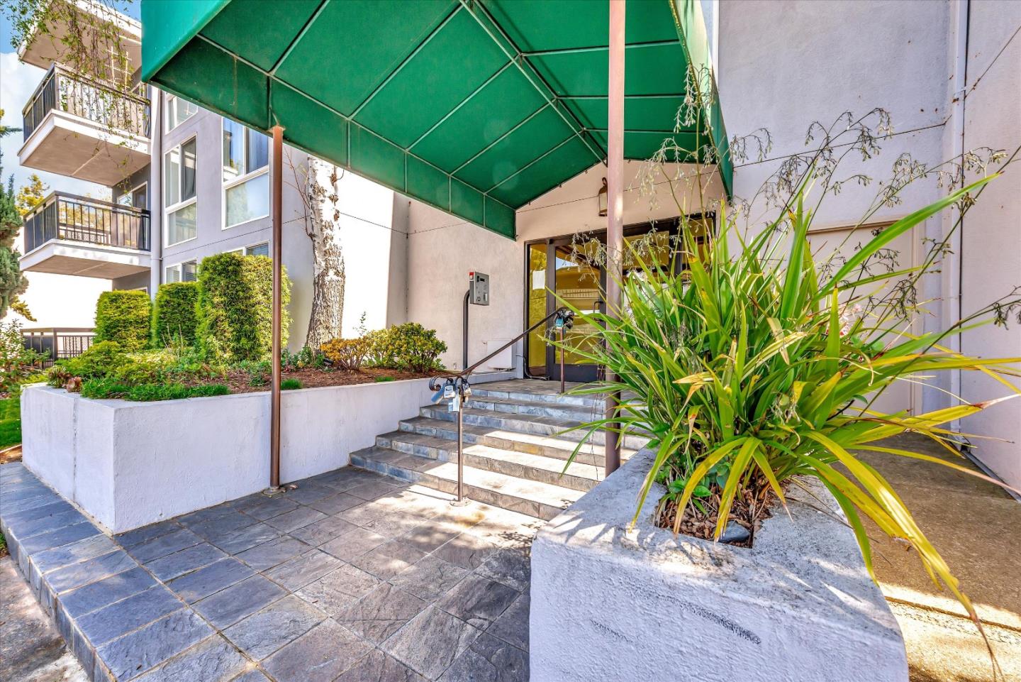 183 Del Medio AVE 304