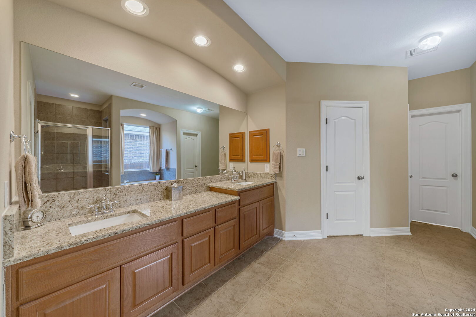 21614 CHAUCER HL