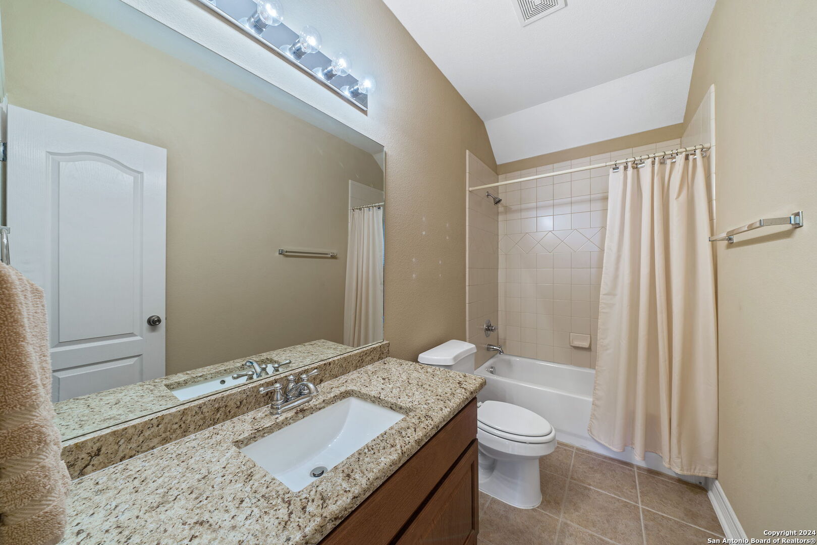 21614 CHAUCER HL
