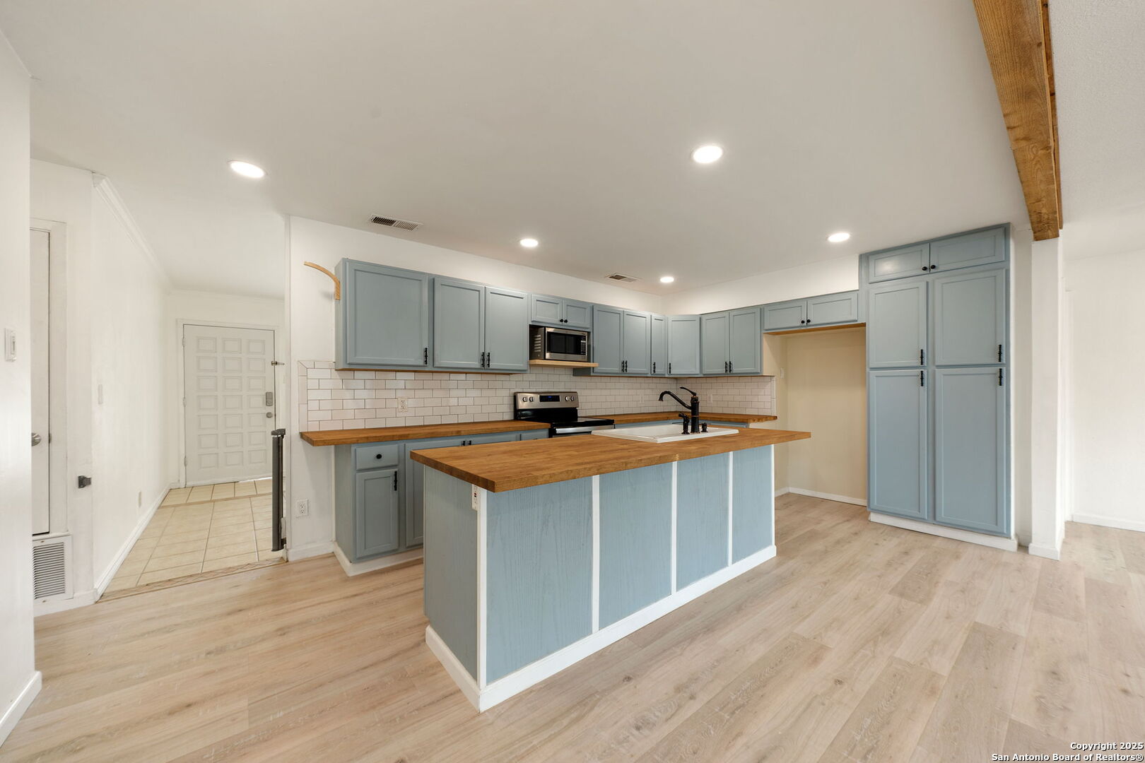 12202 Hollow Glen