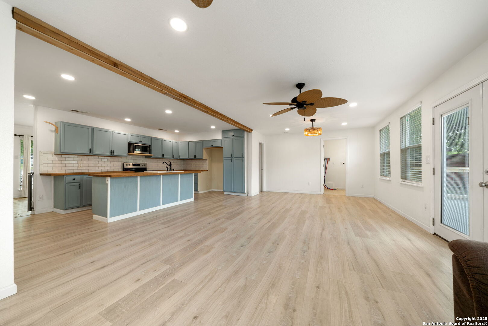 12202 Hollow Glen