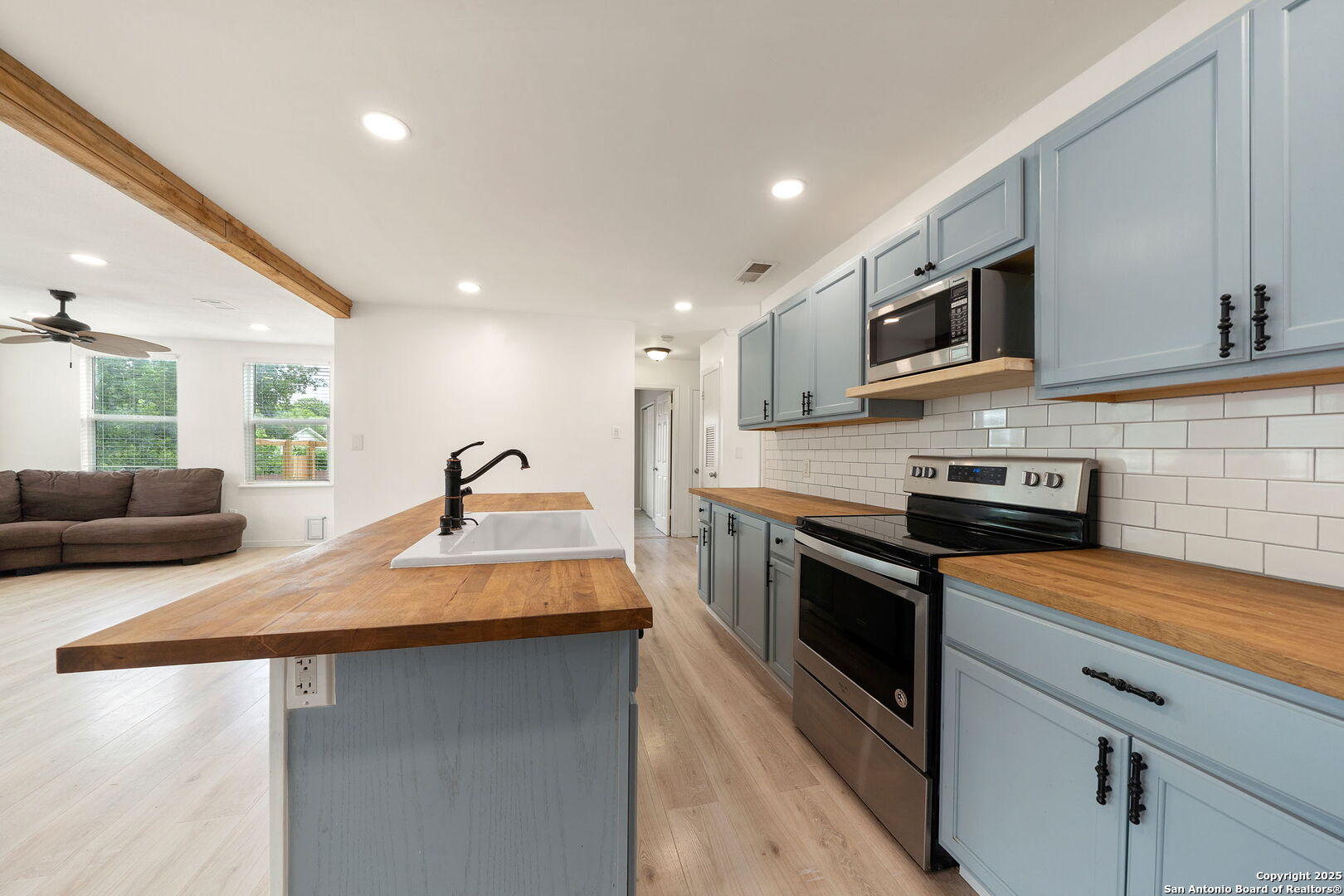 12202 Hollow Glen