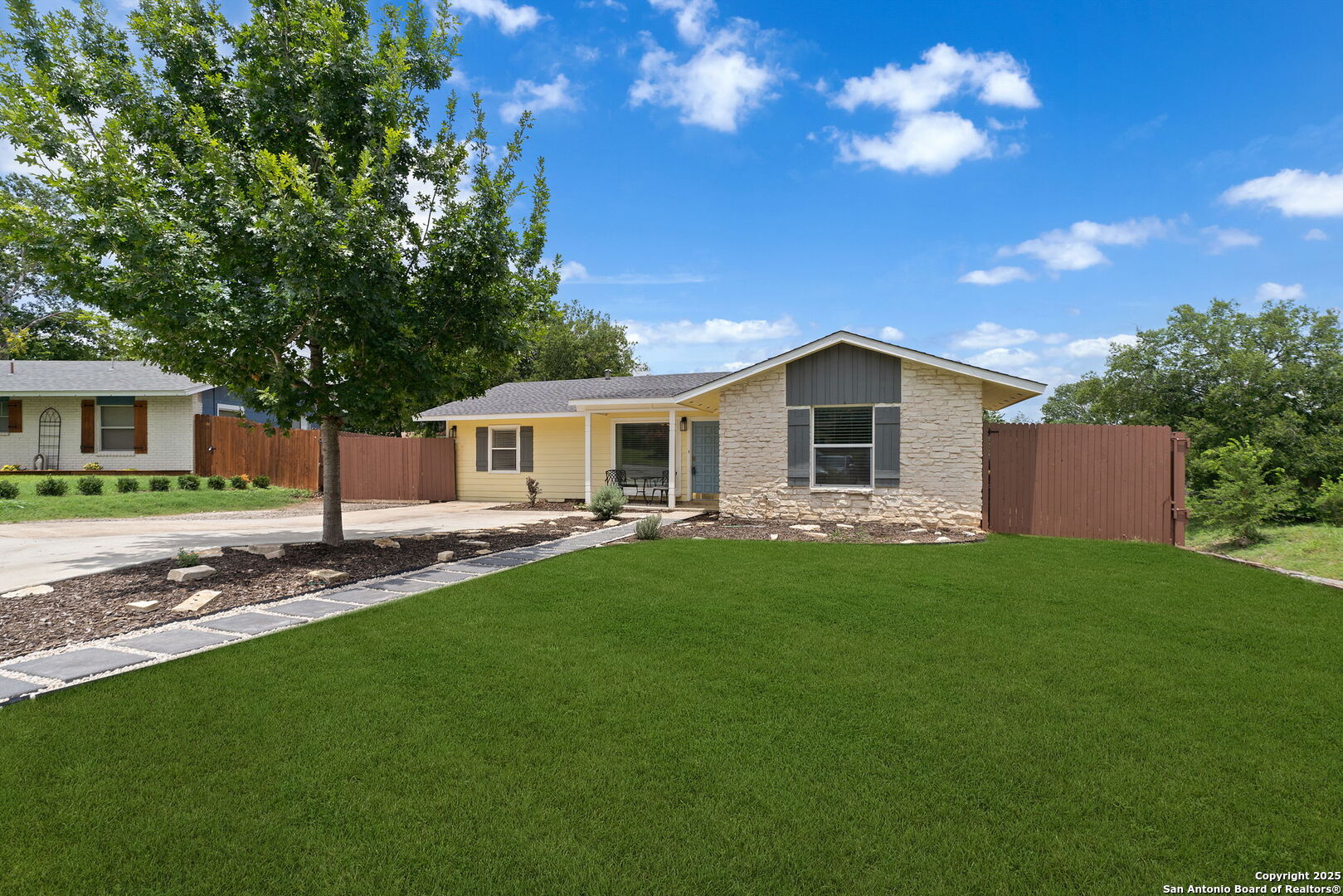 12202 Hollow Glen