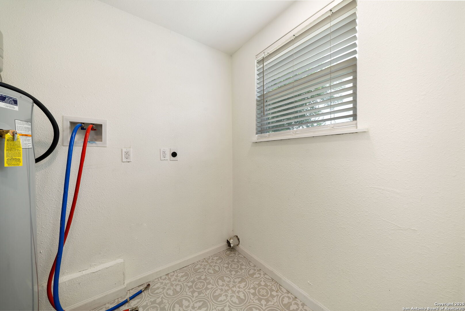 12202 Hollow Glen