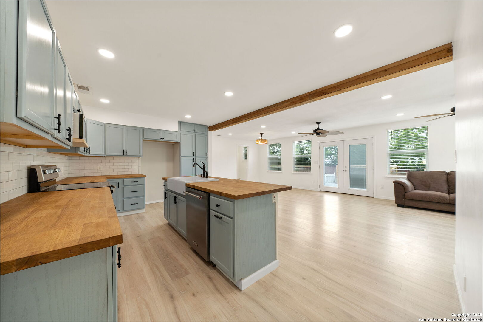 12202 Hollow Glen