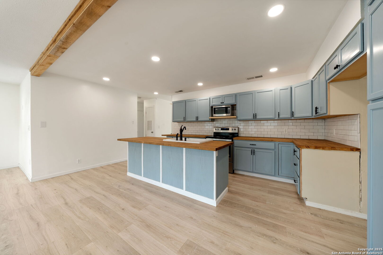 12202 Hollow Glen