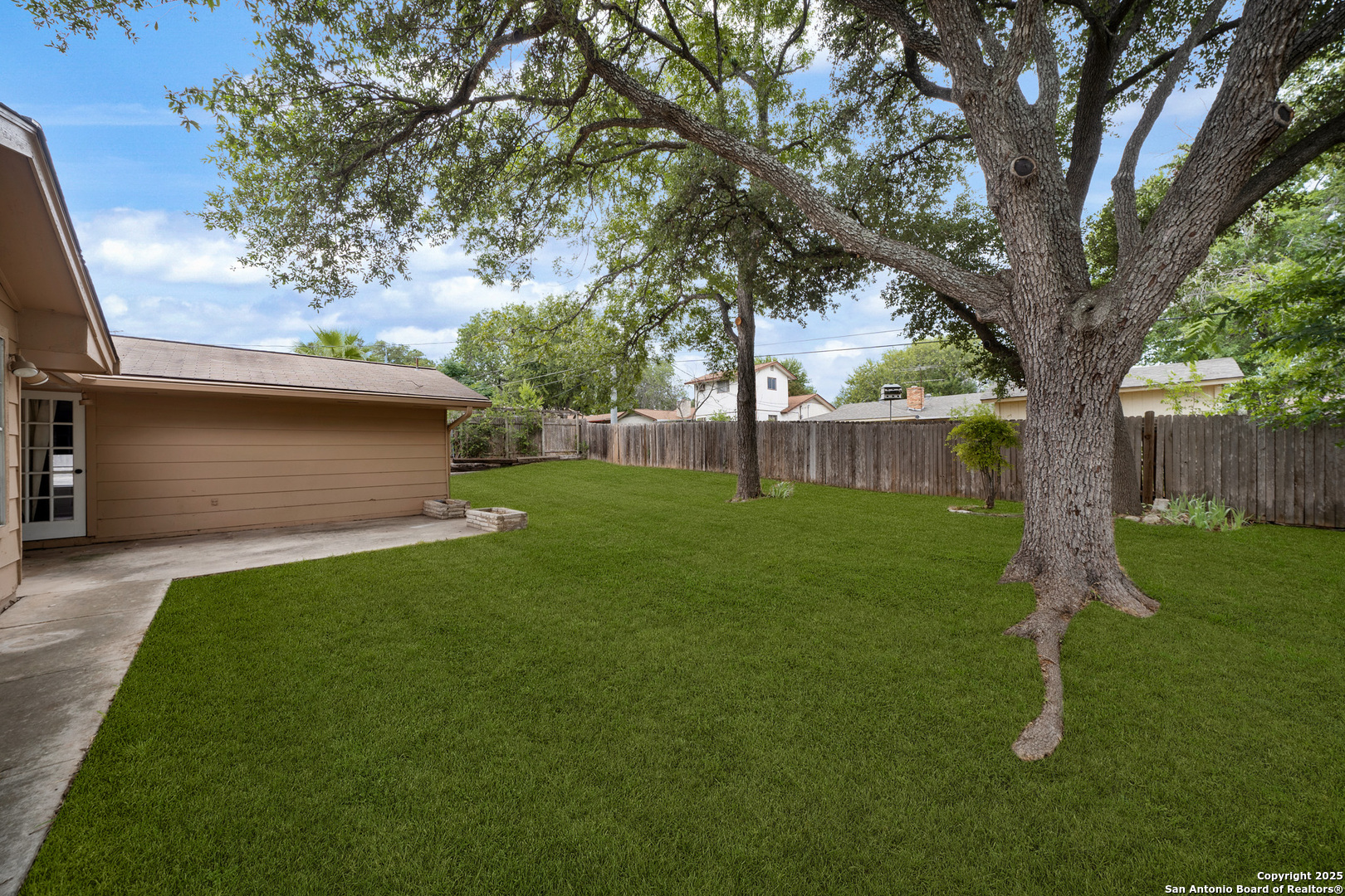 3627 mapleton