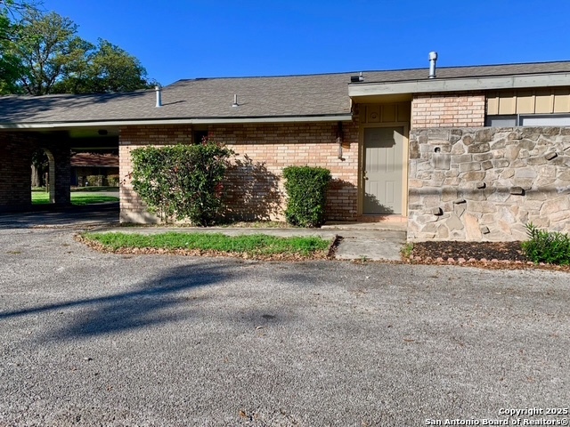 112 Travertine Ln