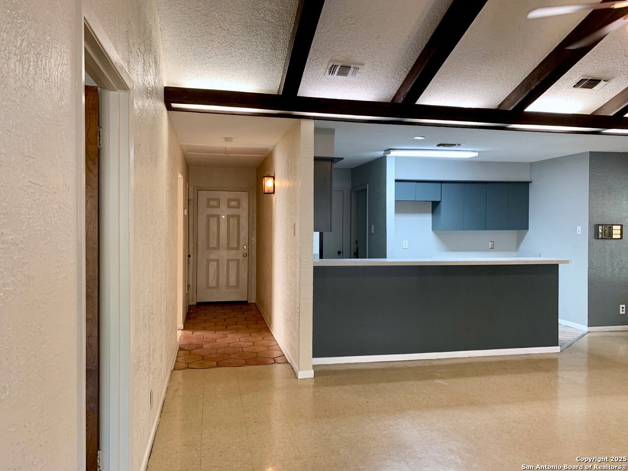 112 Travertine Ln