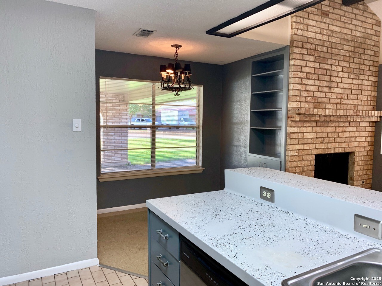 112 Travertine Ln