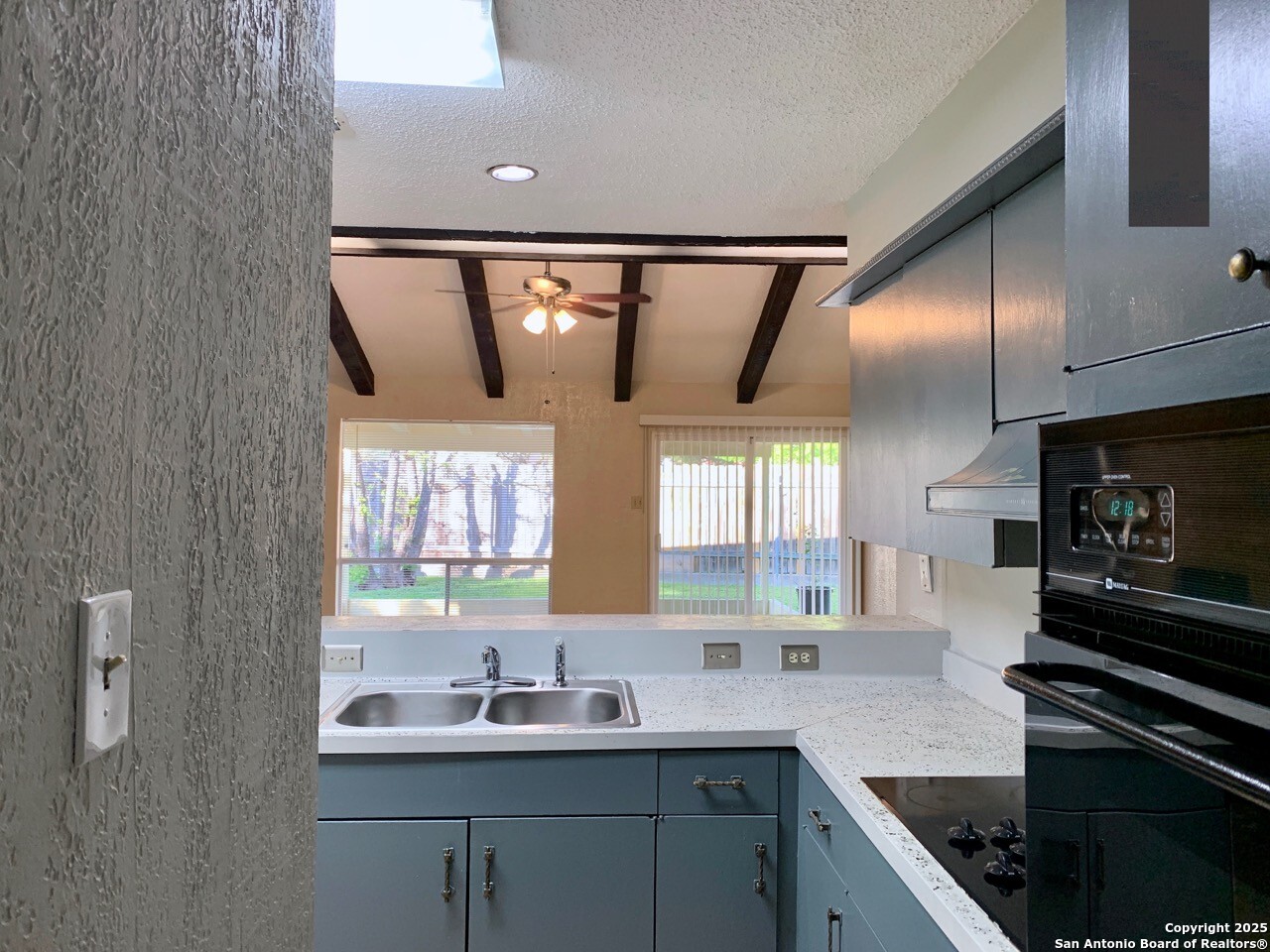 112 Travertine Ln