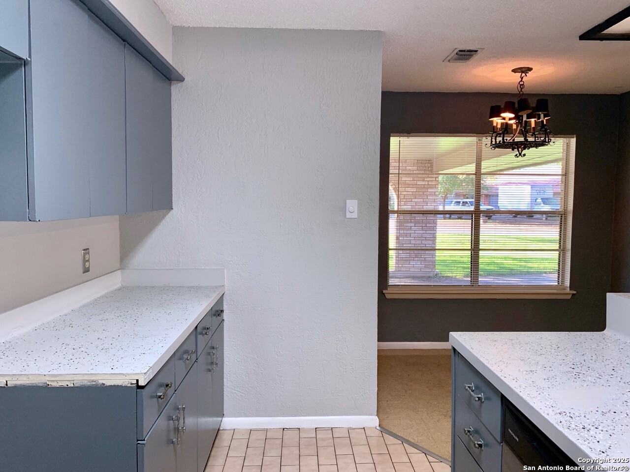 112 Travertine Ln