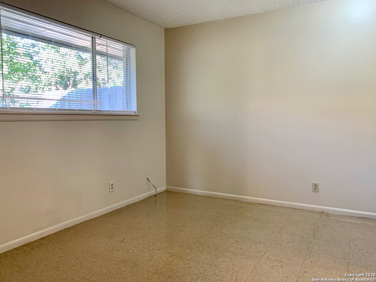 112 Travertine Ln