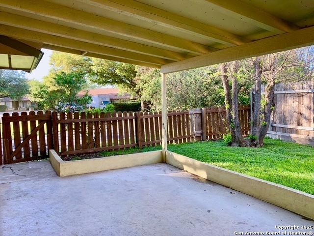 112 Travertine Ln
