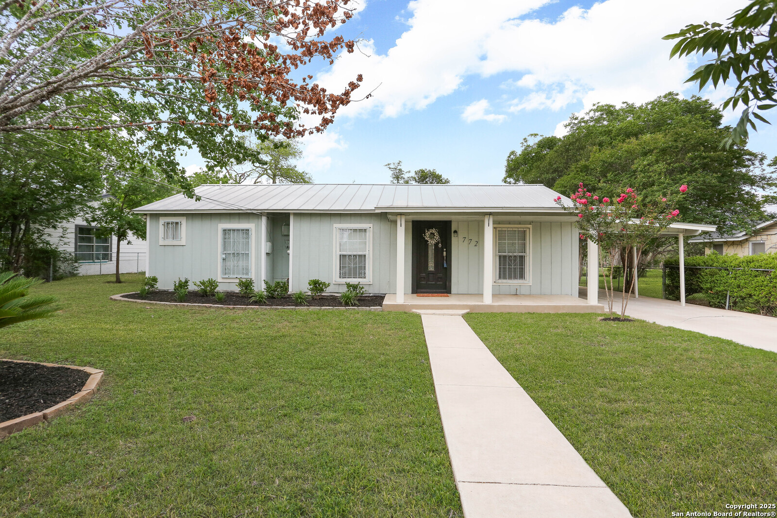 772 Cresthill