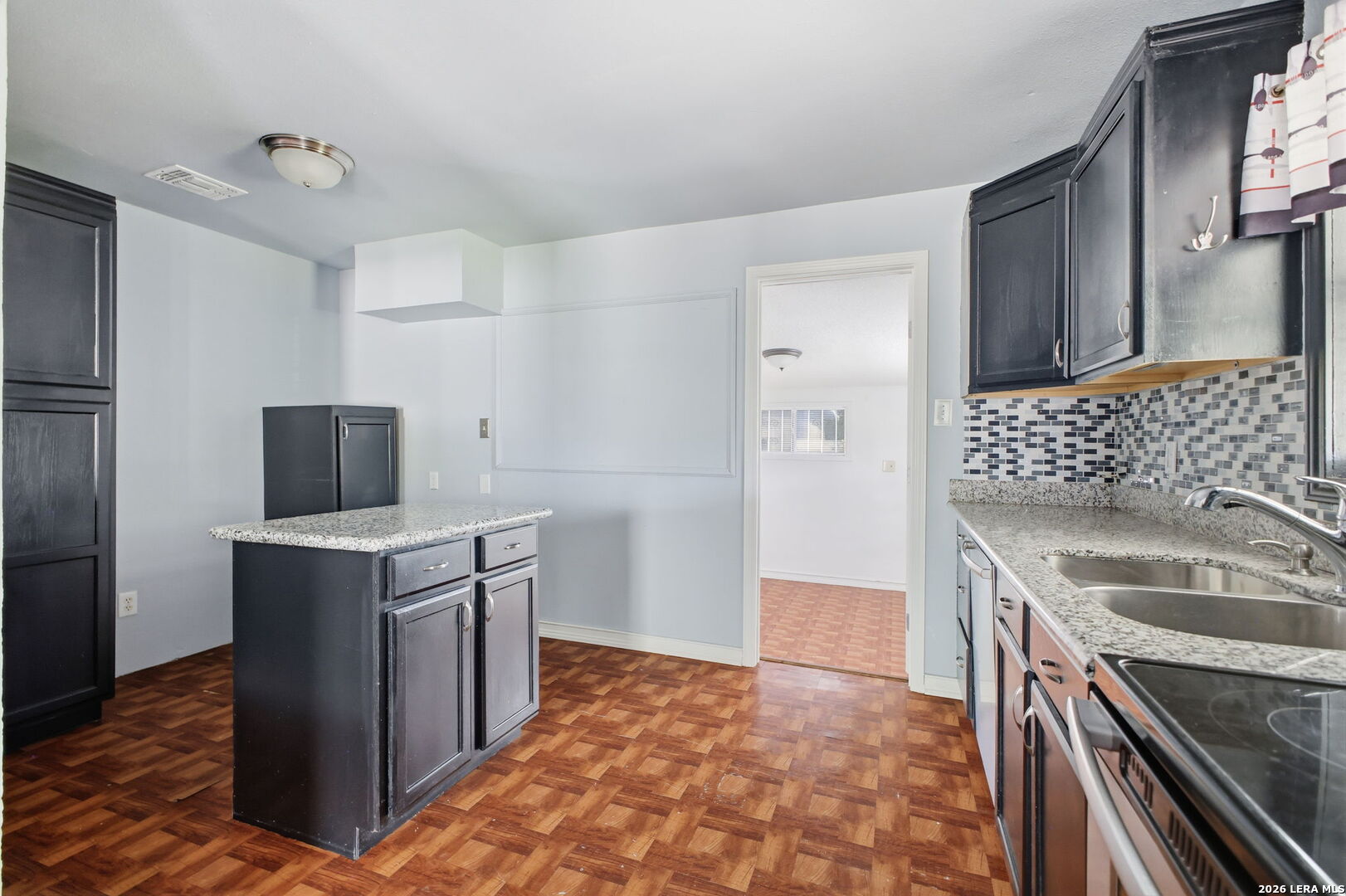 772 Cresthill