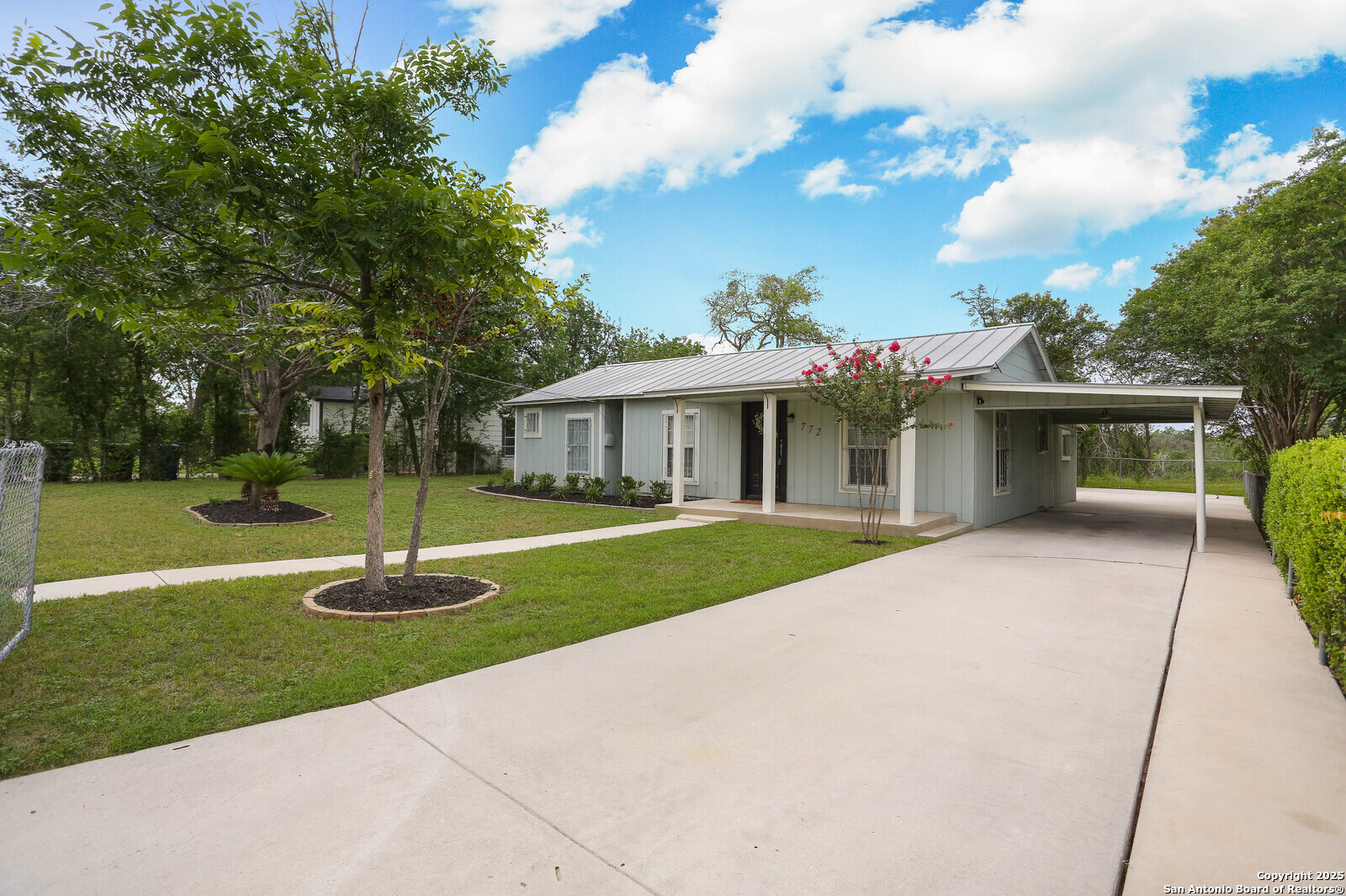 772 Cresthill