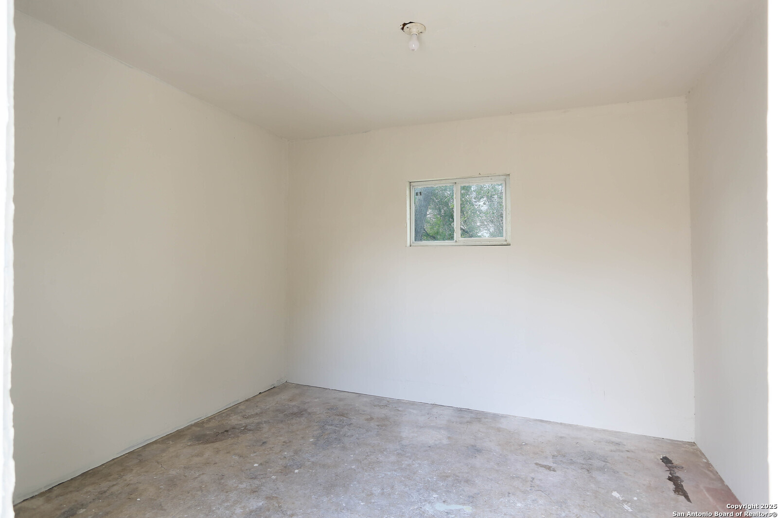 772 Cresthill