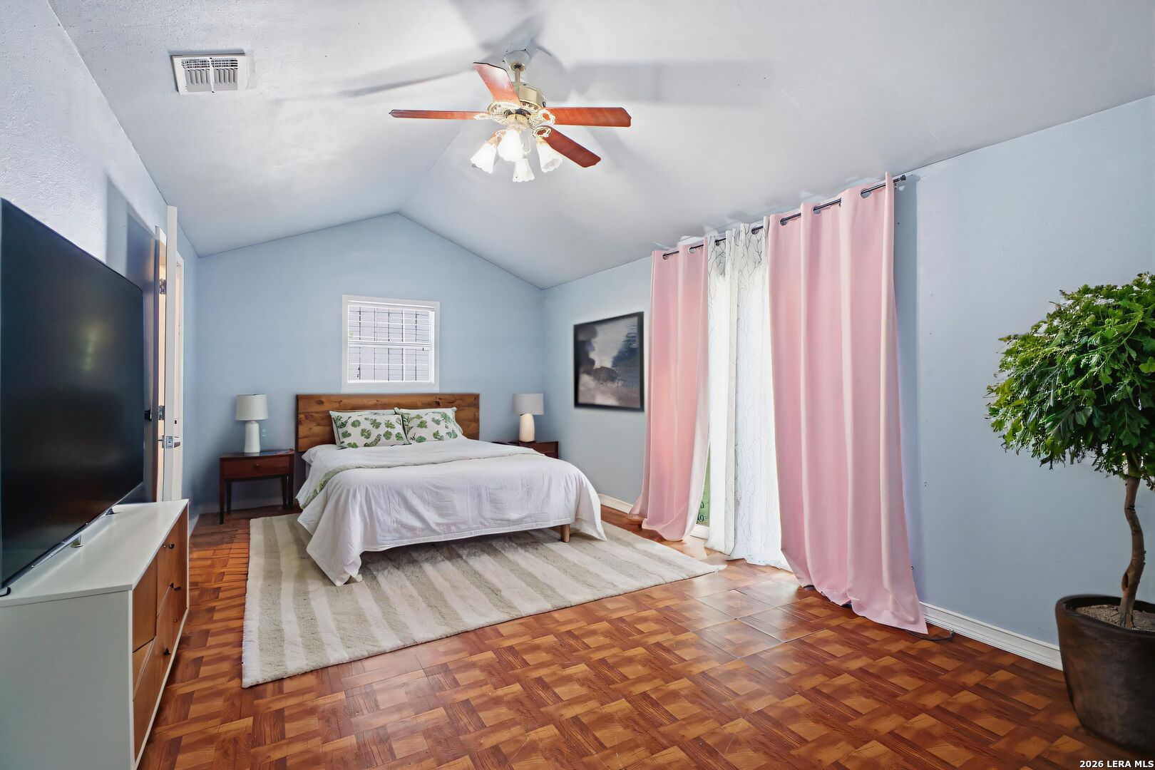 772 Cresthill