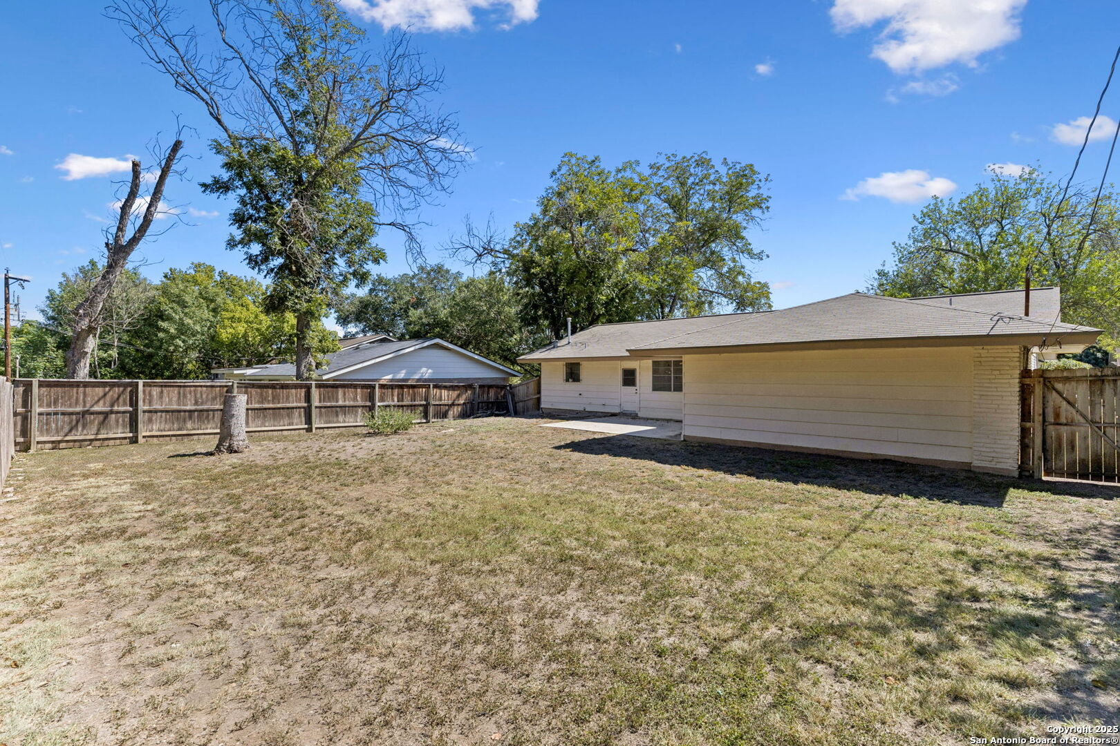 3619 Mapleton