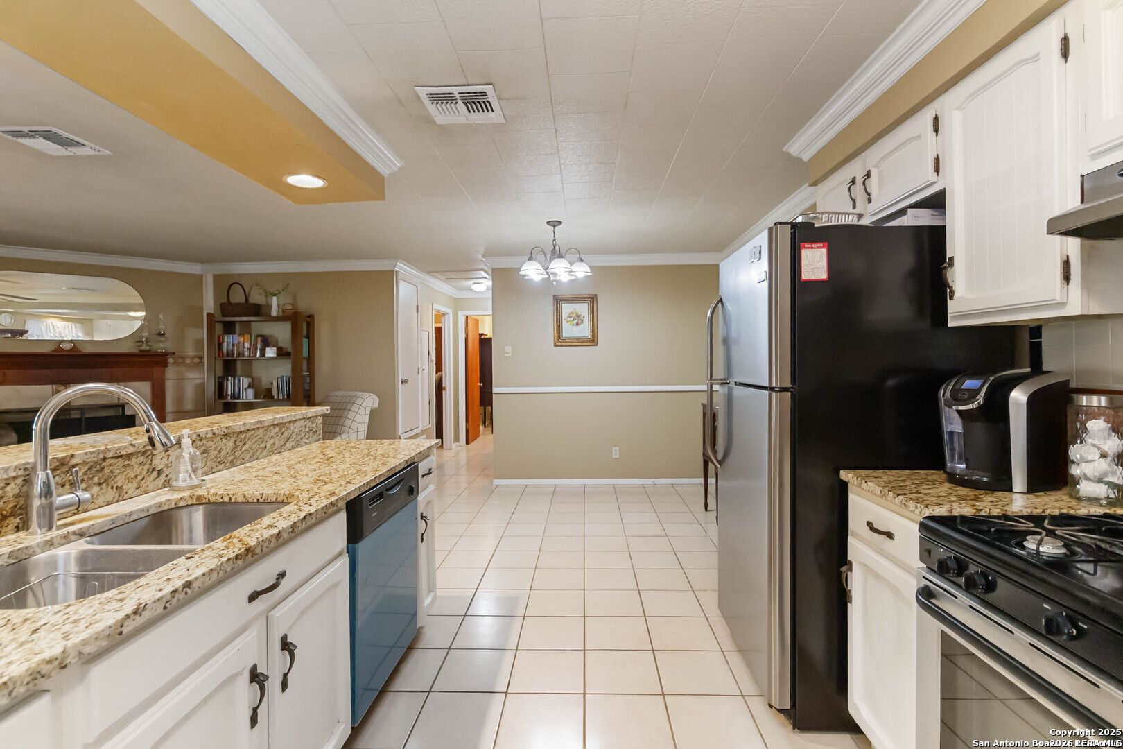 1588 WESTVIEW COURT