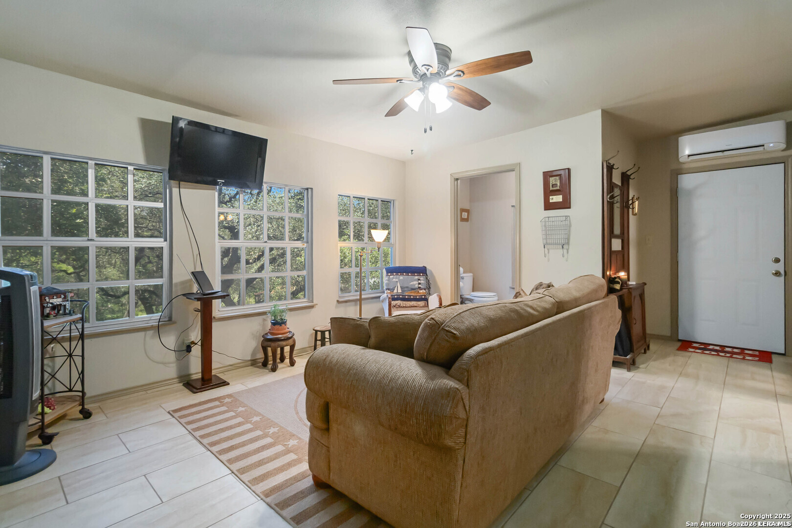 1588 WESTVIEW COURT