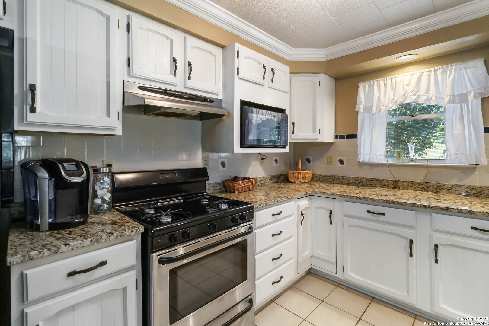 1588 WESTVIEW COURT