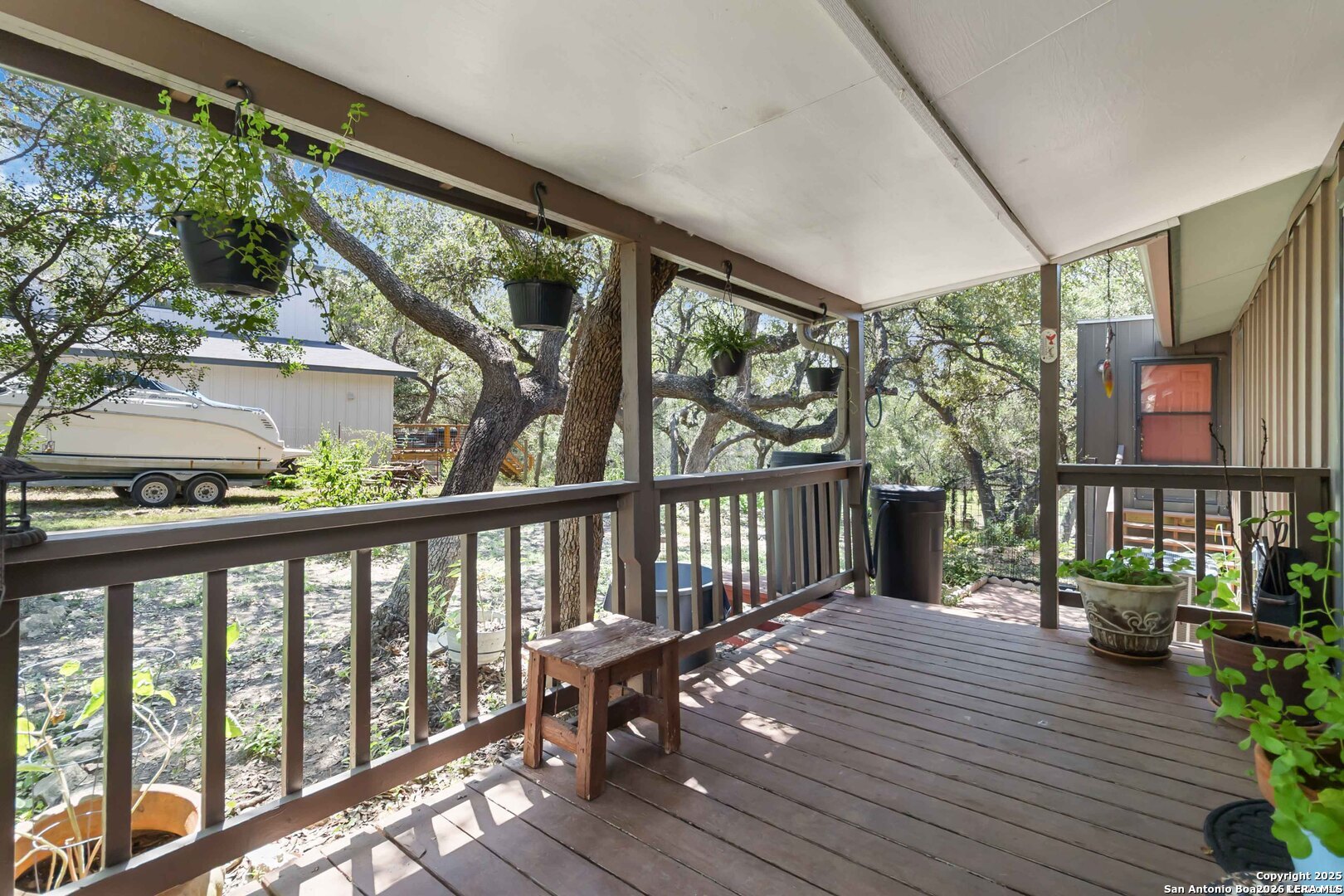 1588 WESTVIEW COURT