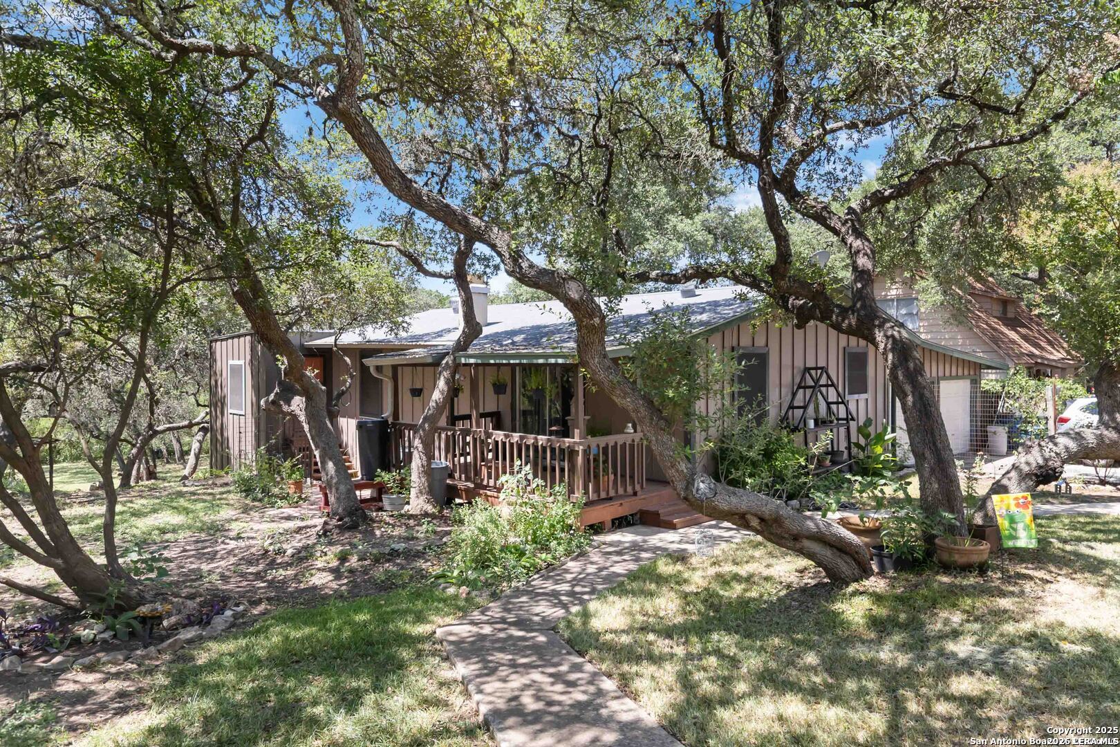 1588 WESTVIEW COURT