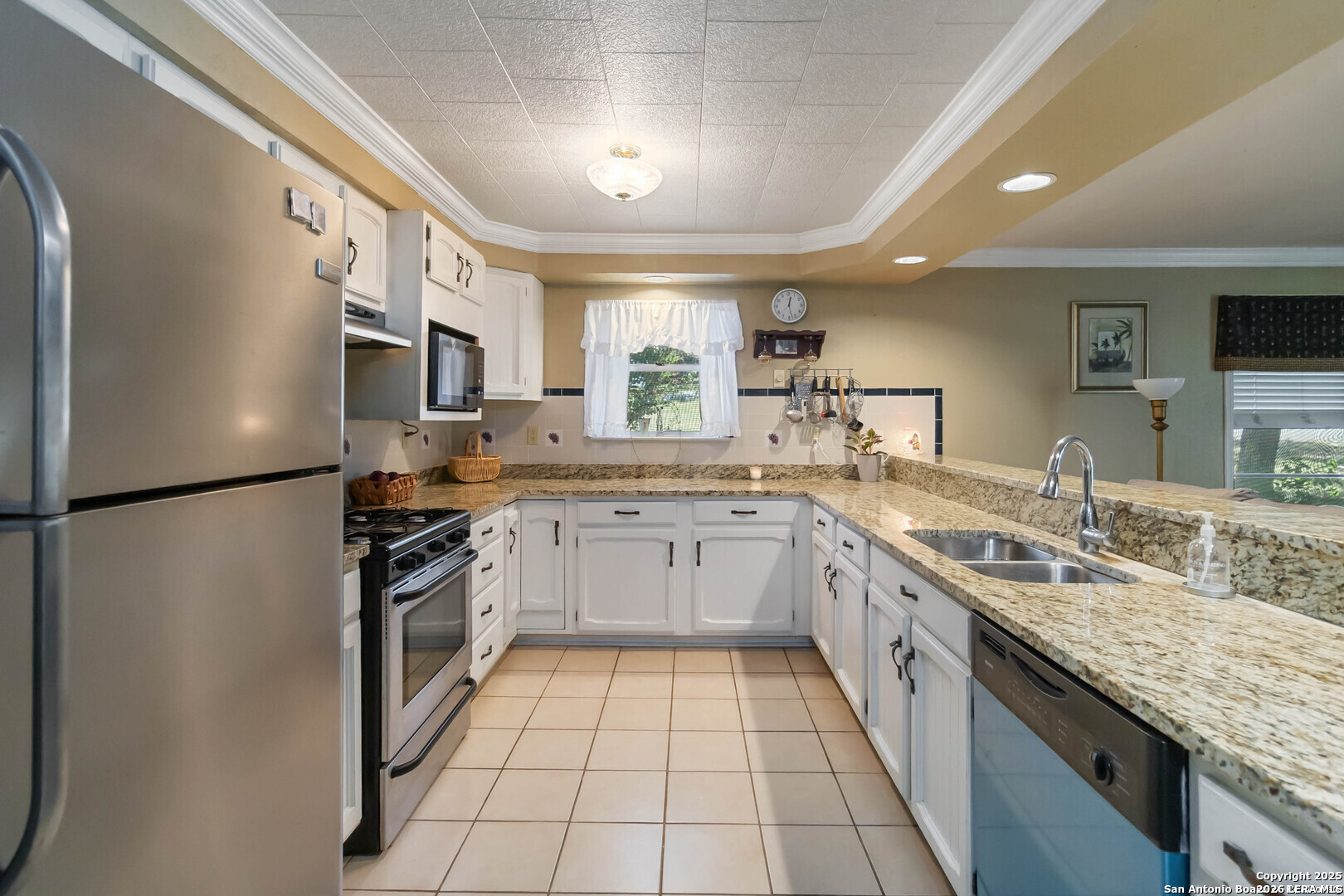 1588 WESTVIEW COURT