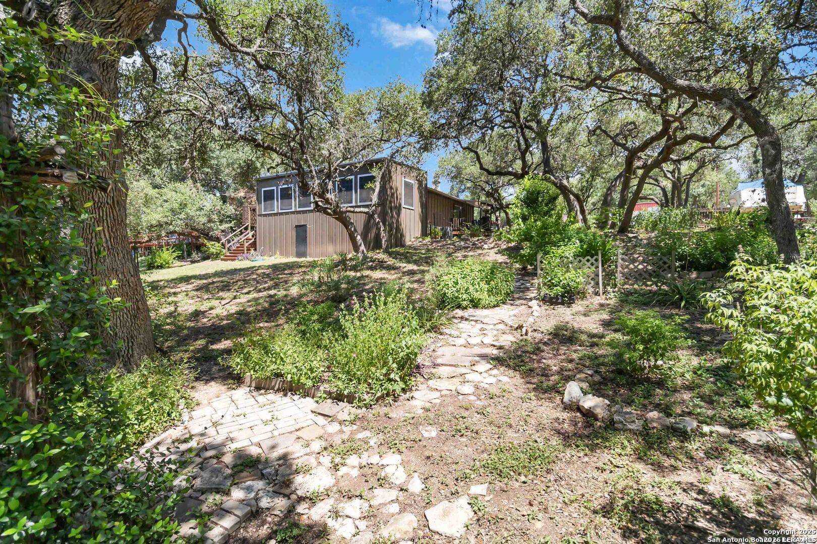 1588 WESTVIEW COURT