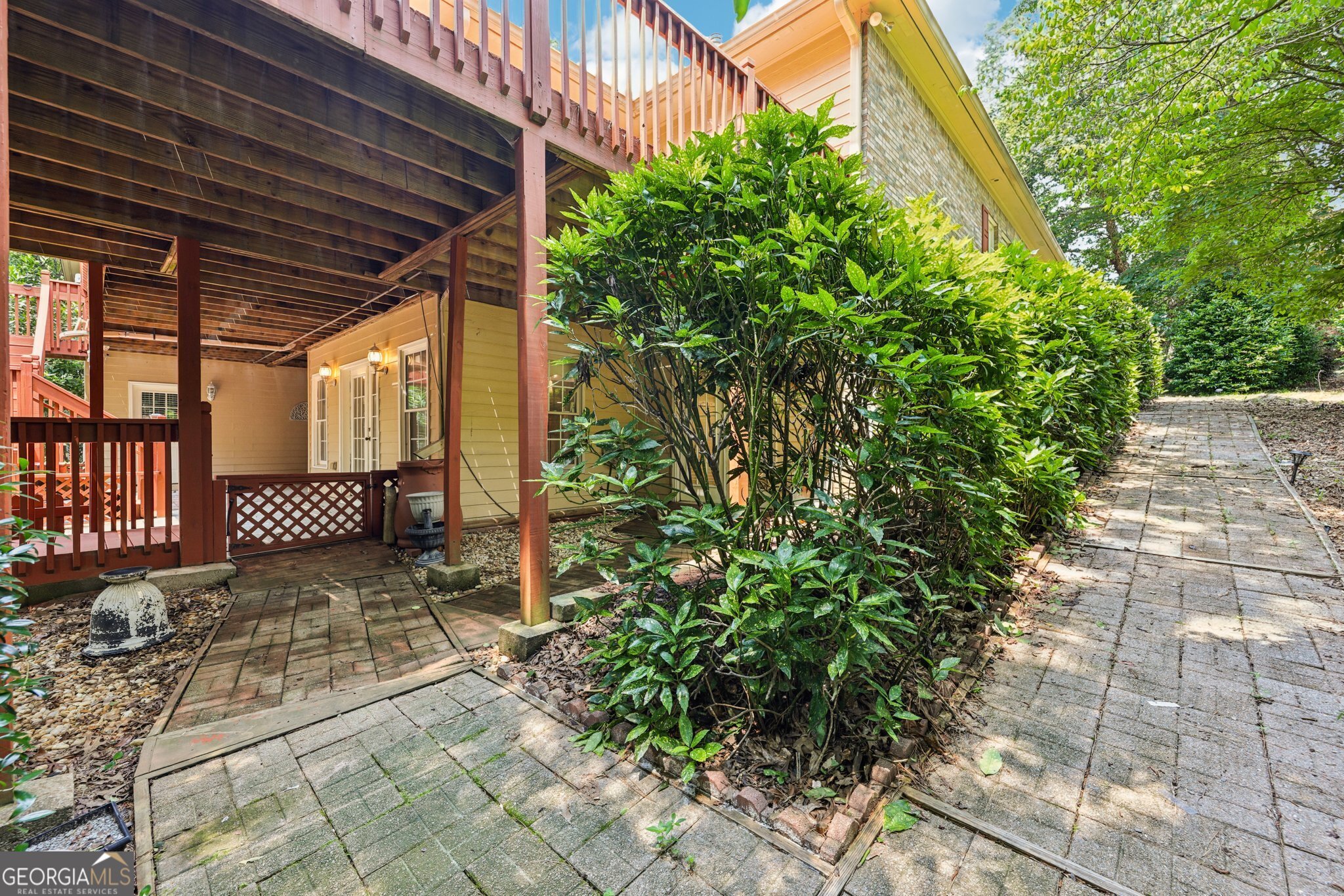8110 Lakemont Close