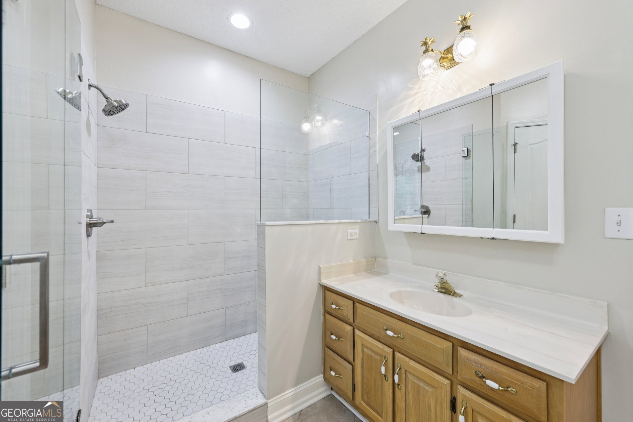 8110 Lakemont Close
