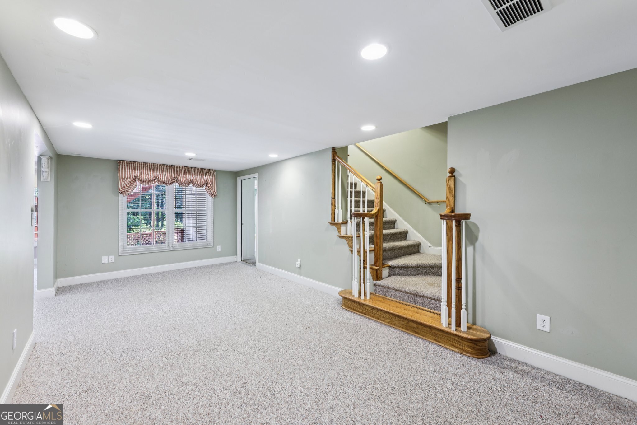 8110 Lakemont Close