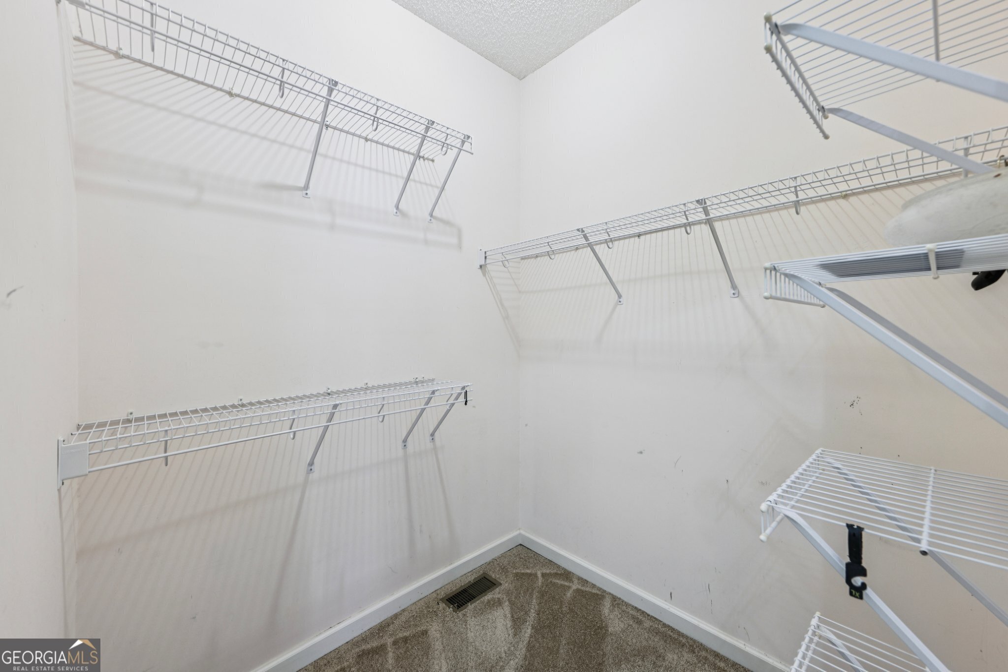 8110 Lakemont Close