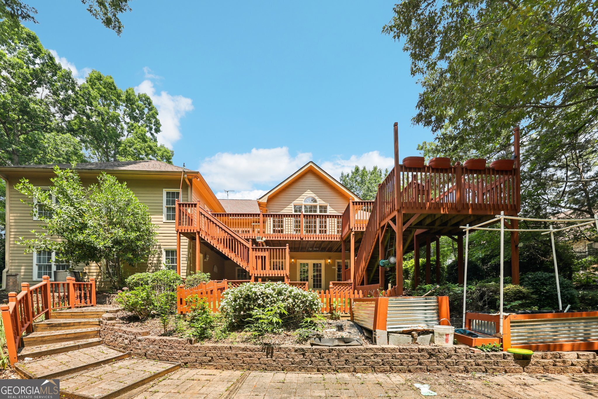 8110 Lakemont Close