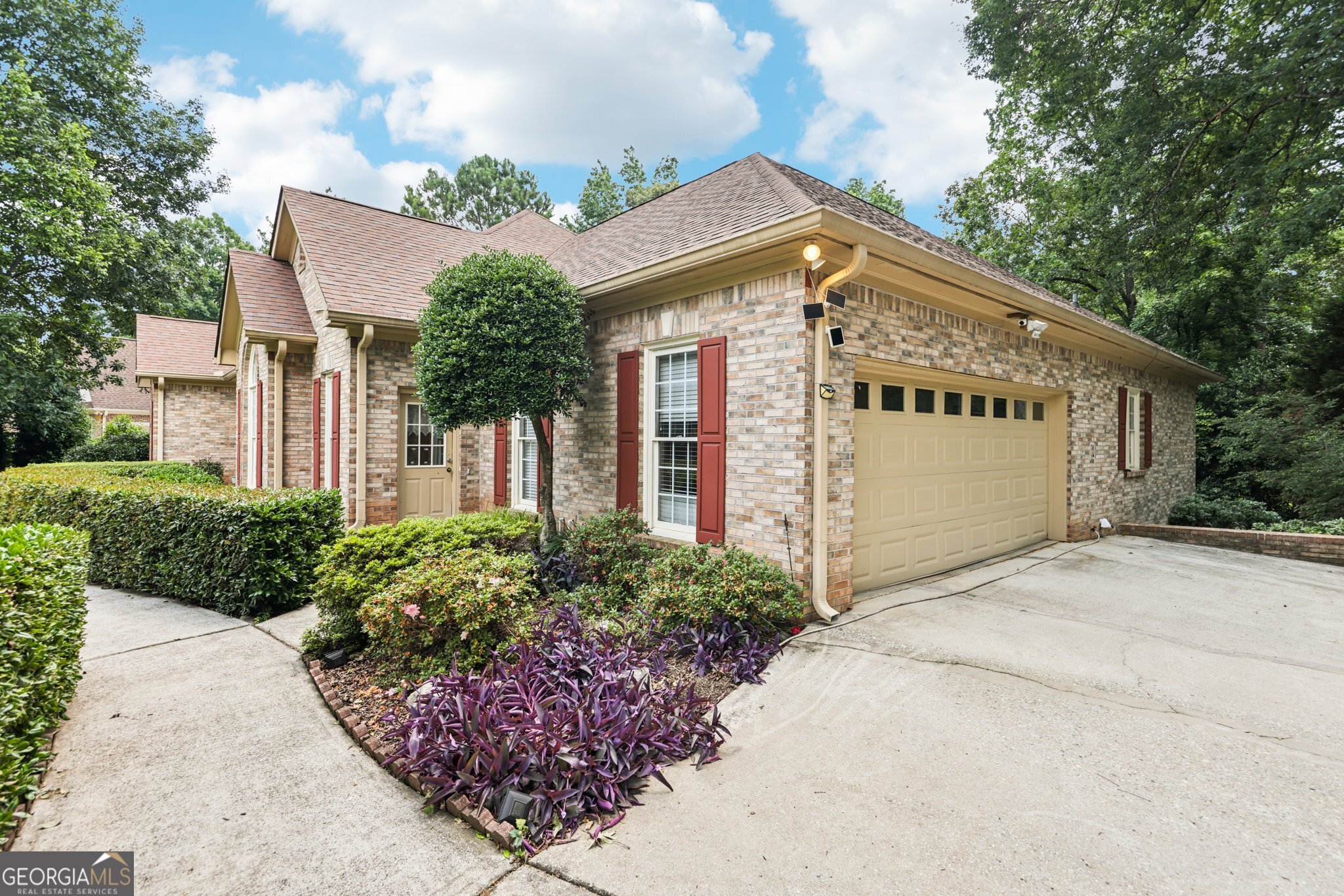8110 Lakemont Close