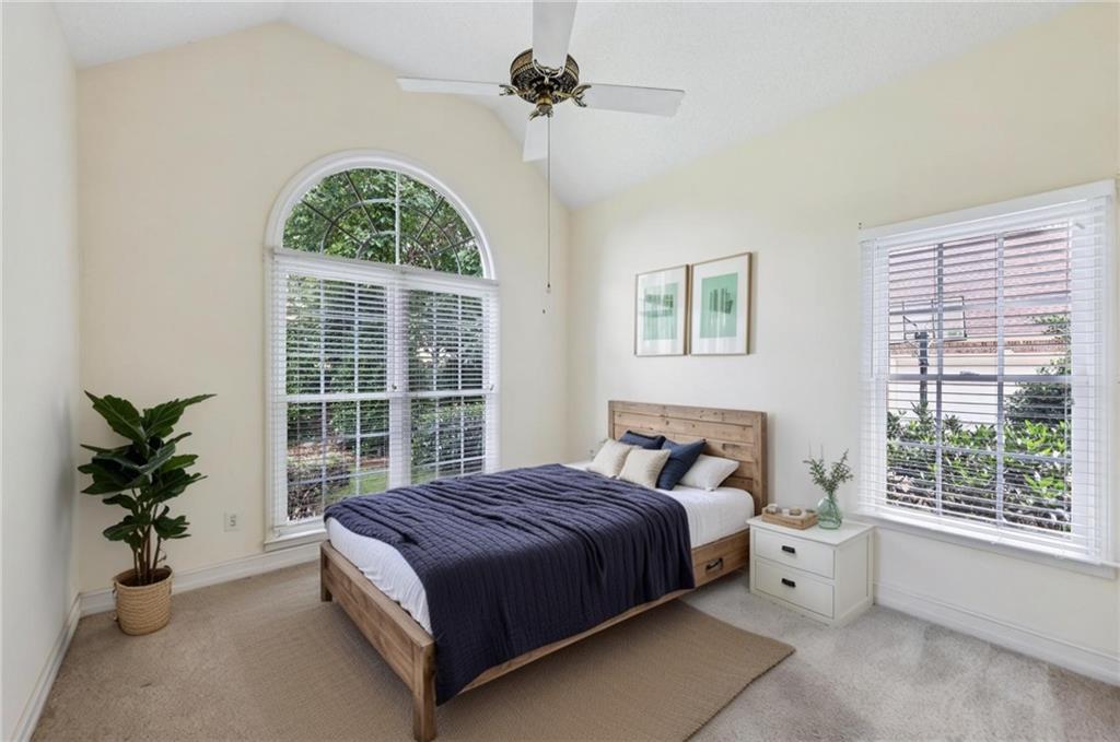 8110 Lakemont Close