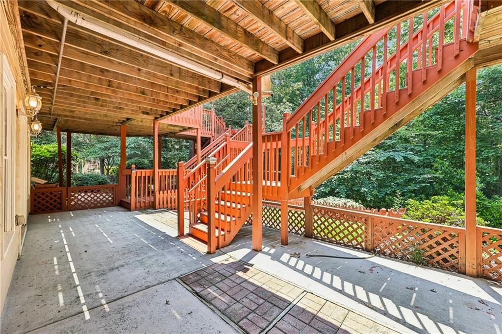 8110 Lakemont Close